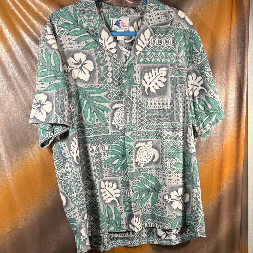 Nui‎ Nalu Tropical Green and White turtle Men's Shirt XL. Box 123